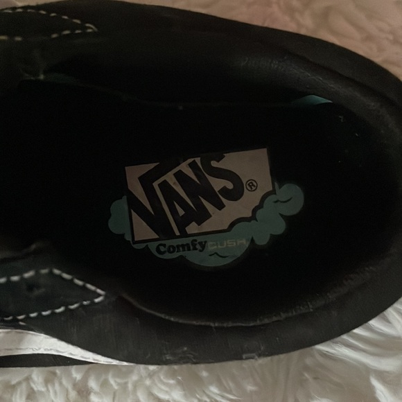 Original Vans Tennis shoes. - Picture 2 of 8
